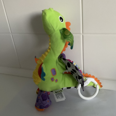 Závěsná hračka Lamaze dinosaurus