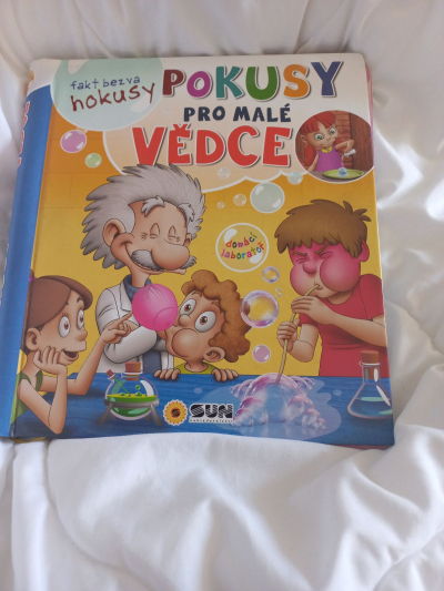 Kniha Pokusy pro malé vědce