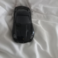Šedé auto