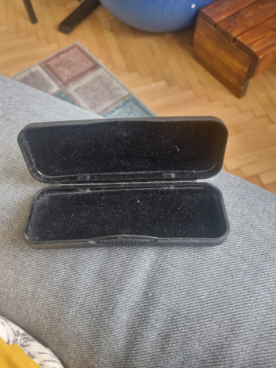 Prazdny obal z CLIP-ON slnečných sklíčok na okuliare