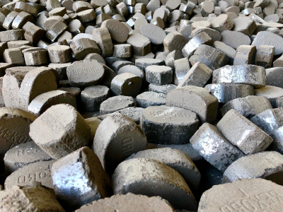 Daruji cca 200 kg uhelných briket rekord