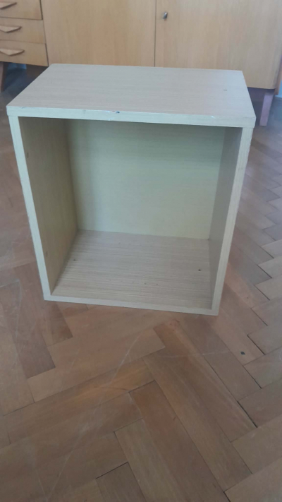 Malá skříňka/polička