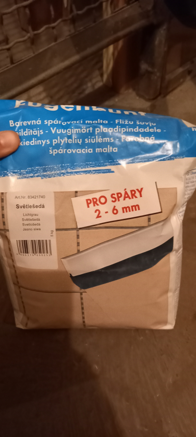 Hmota na spáry - šedá a kávová - zbytky