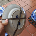 Modrý porcelán s uchycením na zeď