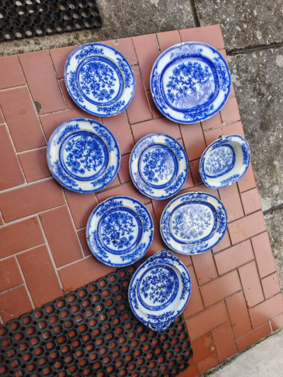 Modrý porcelán s uchycením na zeď