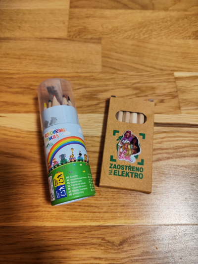 Dvakrát malé pastelky