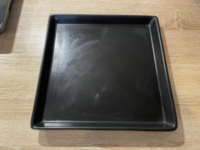 Černý keramický tácek ikea