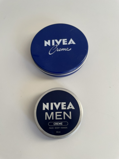 Kovové dózy od krémů Nivea