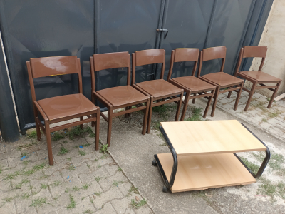 Židle a konferenční stolek