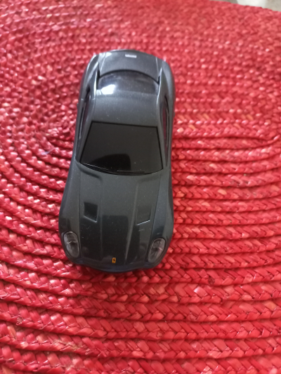 Auto šedé