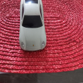 Auto světle šedé