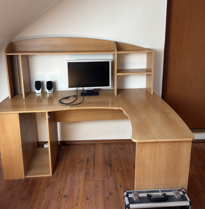 Daruji starší PC stůl