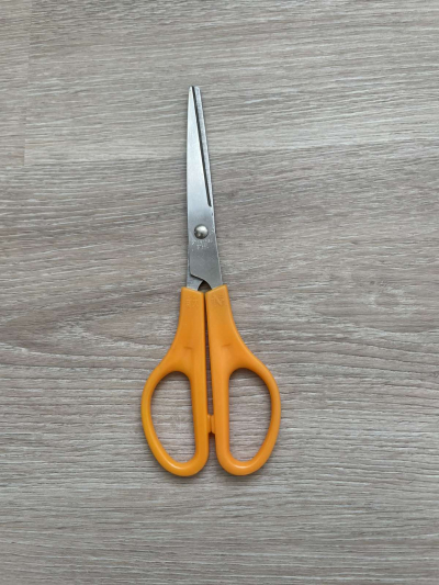 Nůžky oranžové