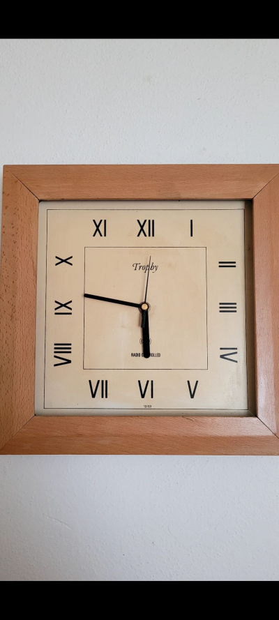 Nástěnné hodiny retro