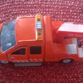 Oranžové auto nakladač
