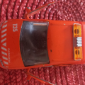 Oranžové auto nakladač