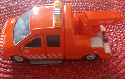 Oranžové auto nakladač