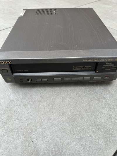 Přehrávač VHS kazet SONY