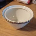 porcelánová miska s dekorem (lepená)