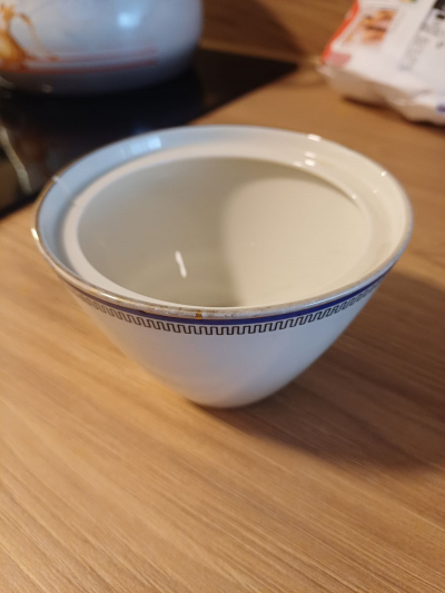 porcelánová miska s dekorem (lepená)