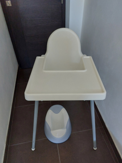 Dětská postýlka, ohrádka, židlička, nočník