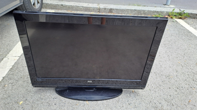 LCD 32" (80cm) + setopbox