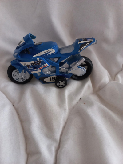Motorka modrá s číslem 199