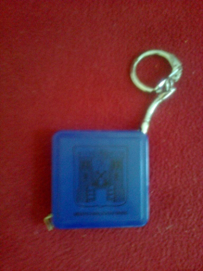 přívěšek metr