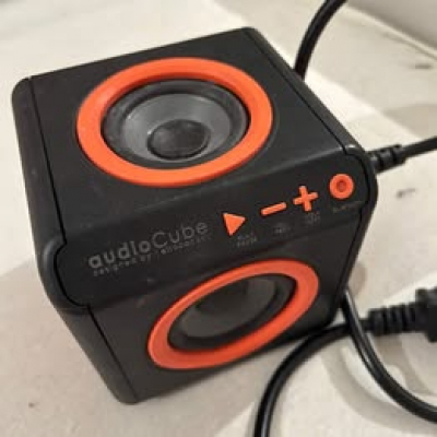 Audiocube reproduktor