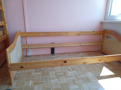 Postel bez roštu