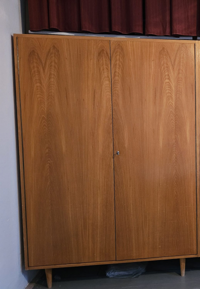 Skříň