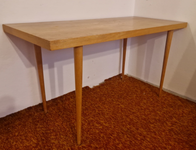 Stolek konferenční