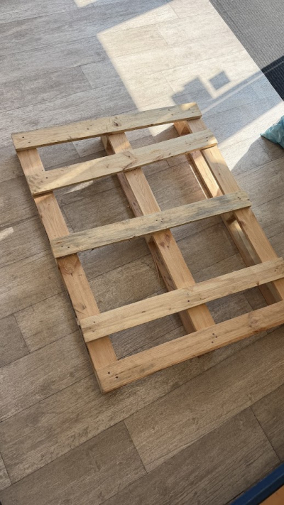 Paleta na nábytek nebo topení