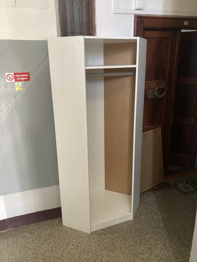 Bílá rohová skříň IKEA