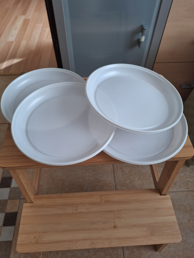 4 plastove talire