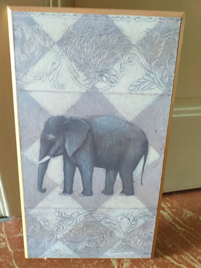 Obraz se slonem na dřevěném podkladě cca 24 x 40cm