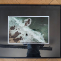 Čtyři zasklené fotografie
