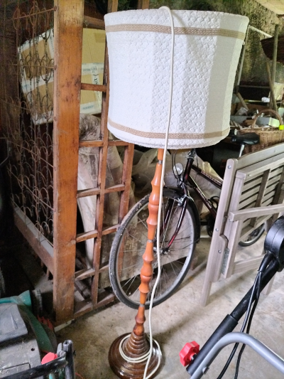 Stojící lampa