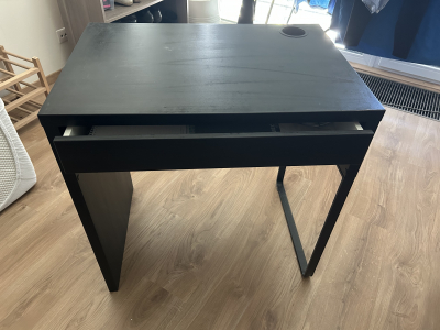 Psací stůl Ikea