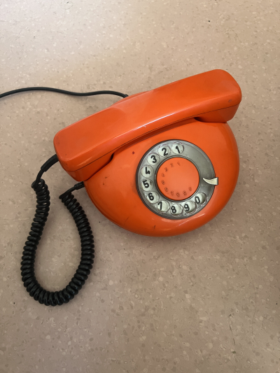Daruji retro telefon