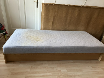 Gauč/postel s úložným prostorem
