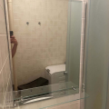 Zrcadlo s poličkou nad umyvadlo