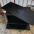 Stolek pod TV s otočnou deskou