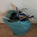 Velký pytel šatních ramínek
