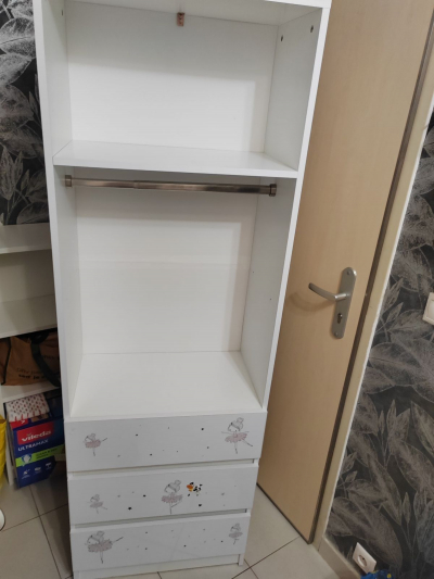 Šatní skříň se 3 šuplíky - s baletkami