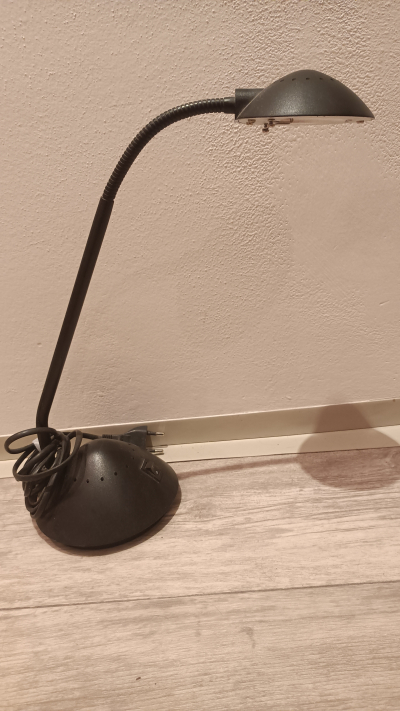Stolní lampa (bez žárovky)