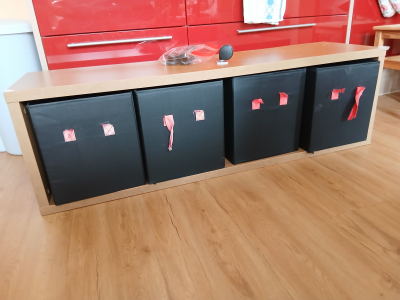regál Ikea EINA