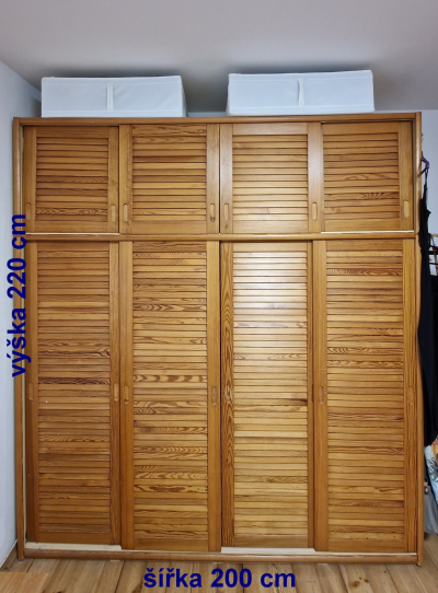 Za odvoz přenecháme šatní skříň š: 200 cm, v: 220 cm, hl: 60