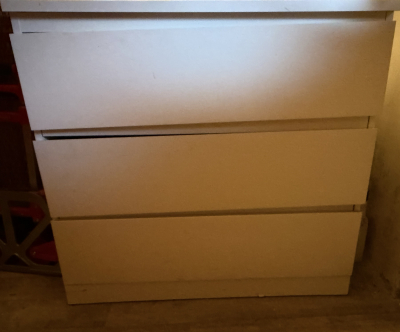 Bílá komoda se šuplíky Ikea