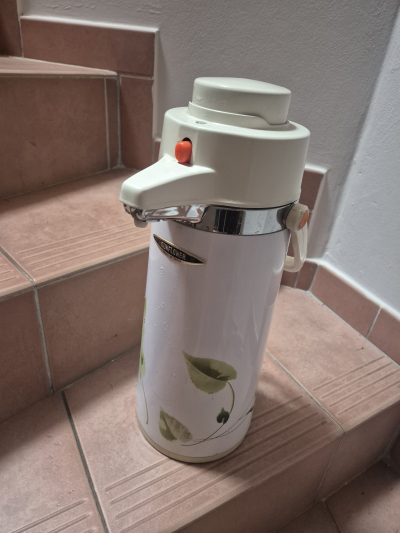 Velkoobjemova retro termoska